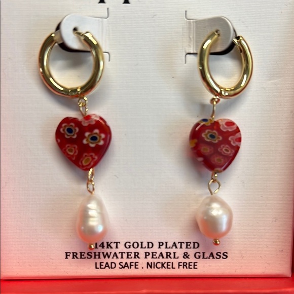 ✨Piper K Gold/Red Glass Heart Earrings w/ Freshwater Pearls ♥️ - Picture 3 of 3